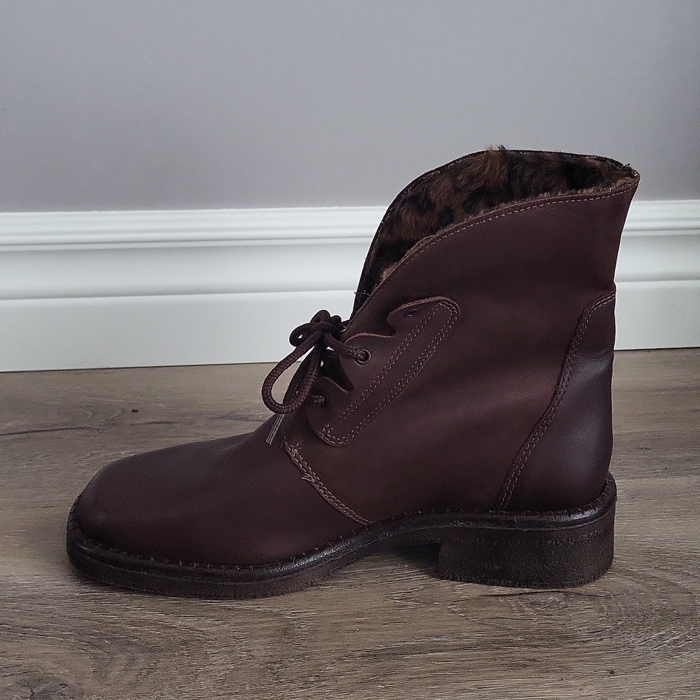 La Canadienne Brown Ankle Boot - Picture 8 of 16